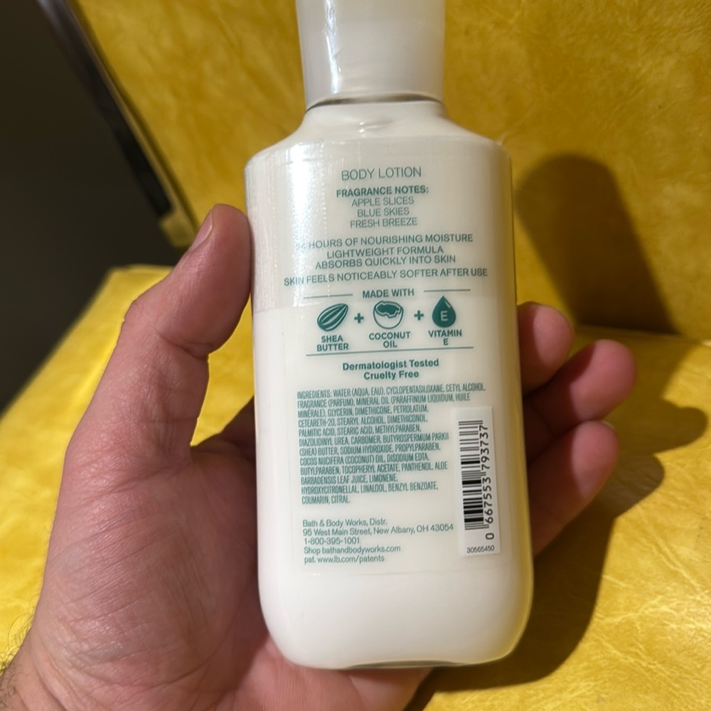 1 BATH & BODY WORKS SWEATER WEATHER LOTION CREAM HAND LARGE 8 OZ SHEA BUTTER - Picture 2 of 2